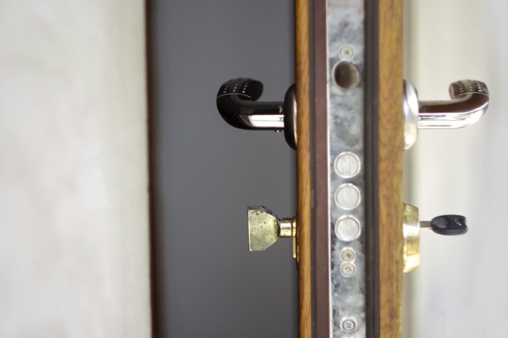 Descubre las diferencias: puertas blindadas y acorazadas 7 diferencias puertas blindadas y acorazadas en Zdoors